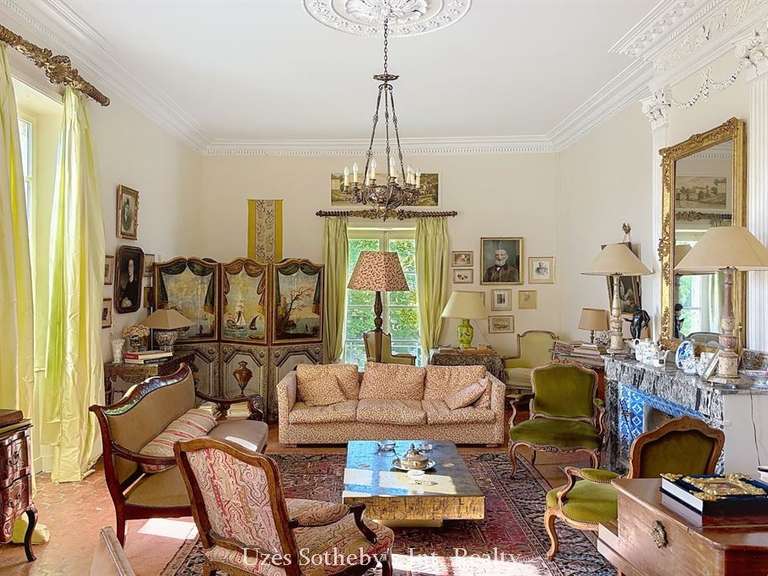 Château Uzès - 10 chambres - 900m²