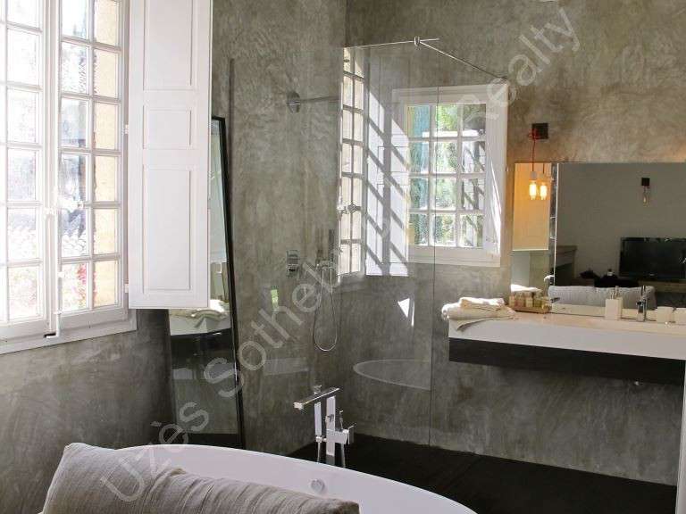 Château Uzès - 12 chambres - 1100m²