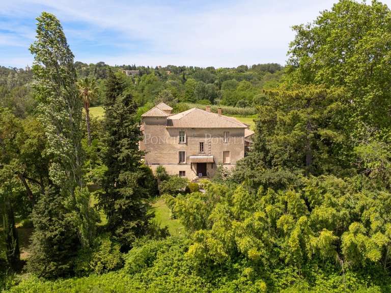 Château Uzès - 17 chambres - 1327m²