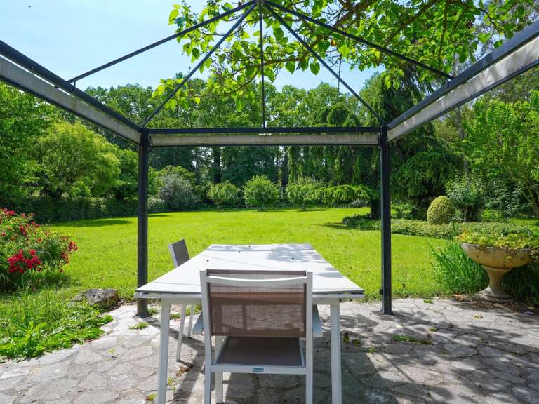 Château Uzès - 17 chambres - 1327m²