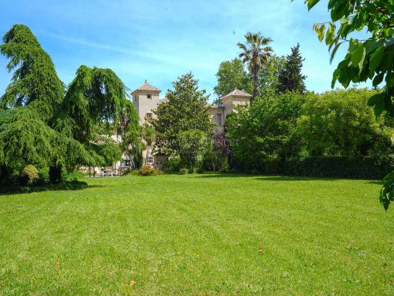 Château Uzès - 17 chambres - 1327m²