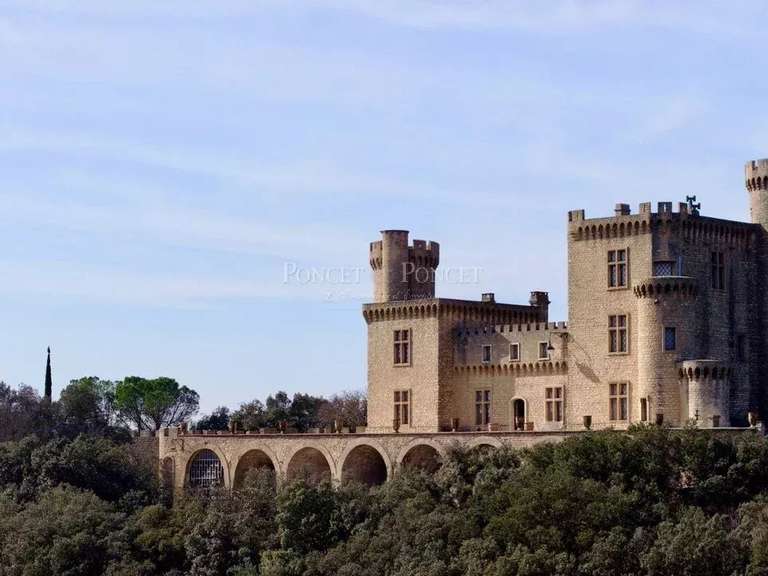 Castle Uzès - 7 bedrooms - 640m²