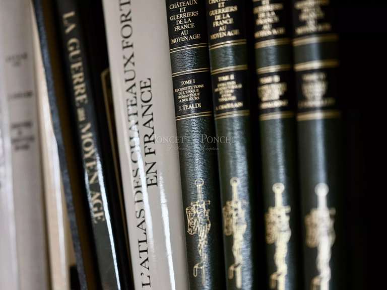 Castle Uzès - 7 bedrooms - 640m²