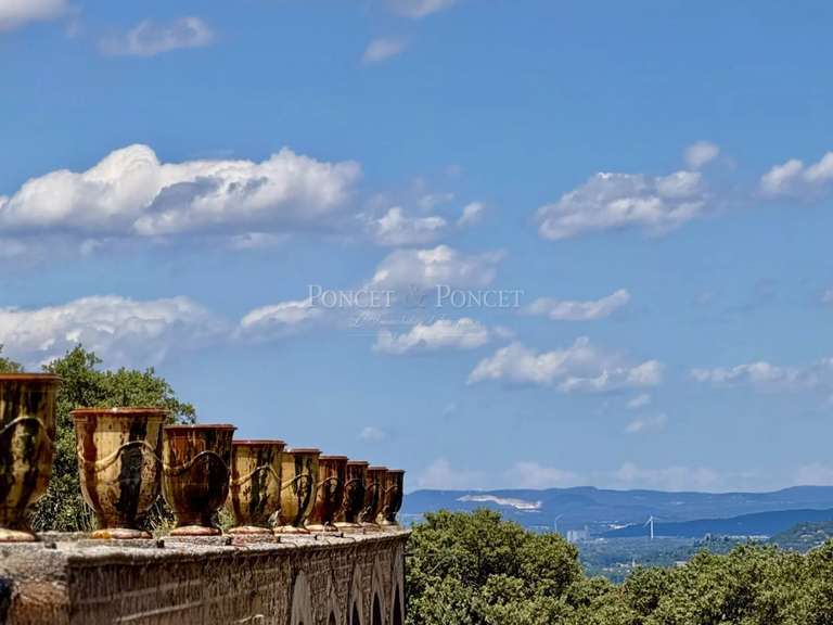 Castle Uzès - 7 bedrooms - 640m²