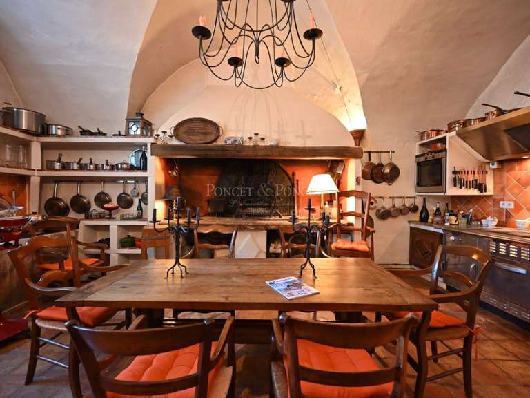 Castle Uzès - 7 bedrooms - 1550m²