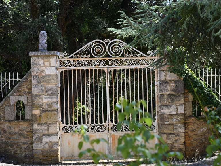 Château Uzès - 9 chambres - 374m²