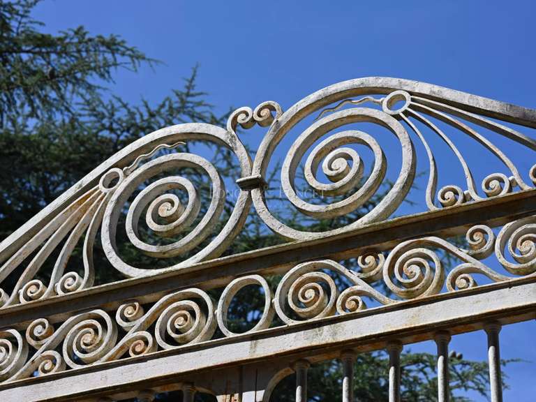 Château Uzès - 9 chambres - 374m²