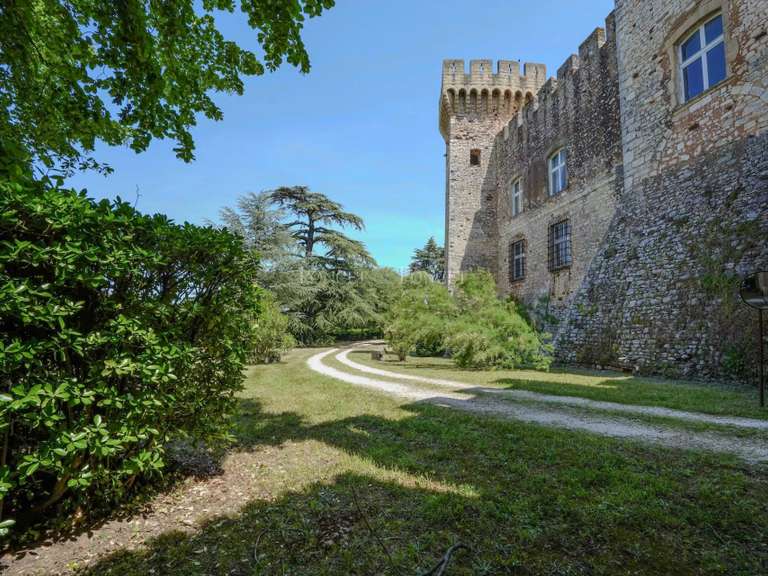 Château Uzès - 14 chambres - 1100m²