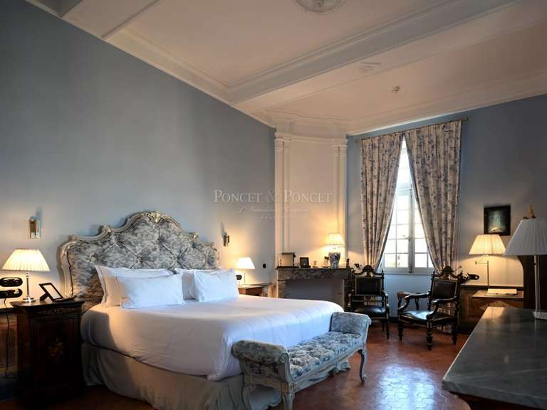 Château Uzès - 22 chambres - 2500m²