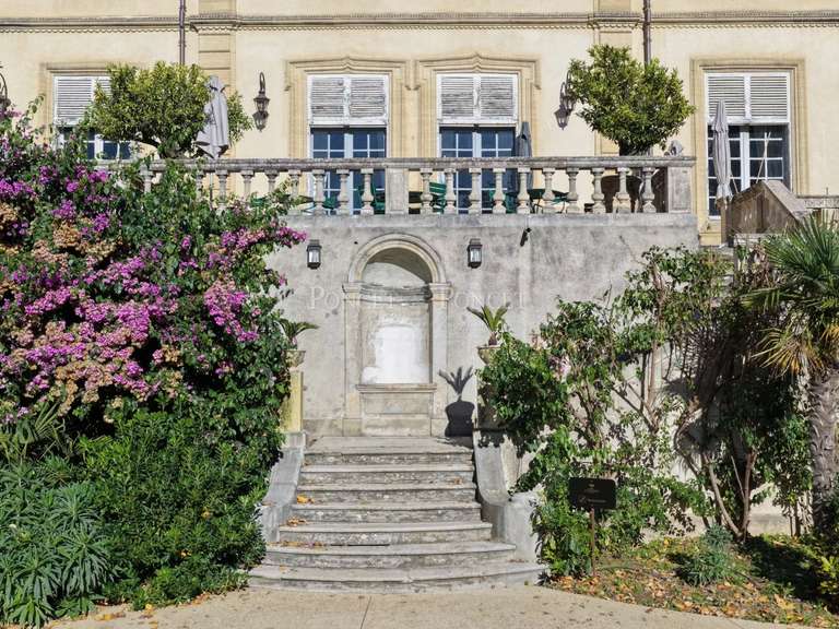 Château Uzès - 22 chambres - 2500m²