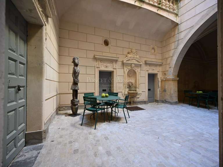 Château Uzès - 22 chambres - 2500m²