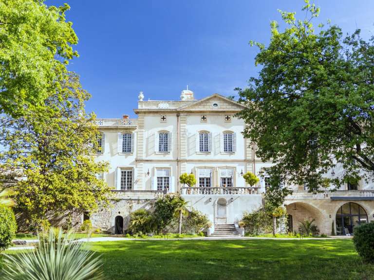 Château Uzès - 22 chambres - 2500m²