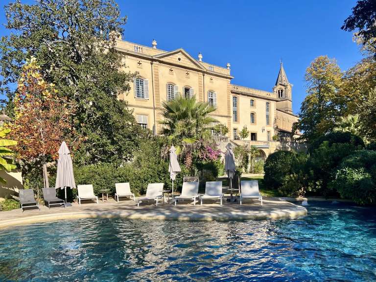 Château Uzès - 22 chambres - 2500m²