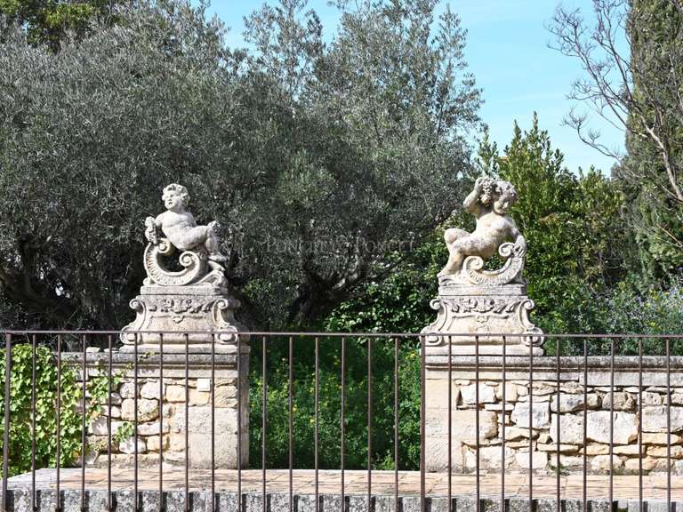 Château Uzès - 9 chambres - 1400m²