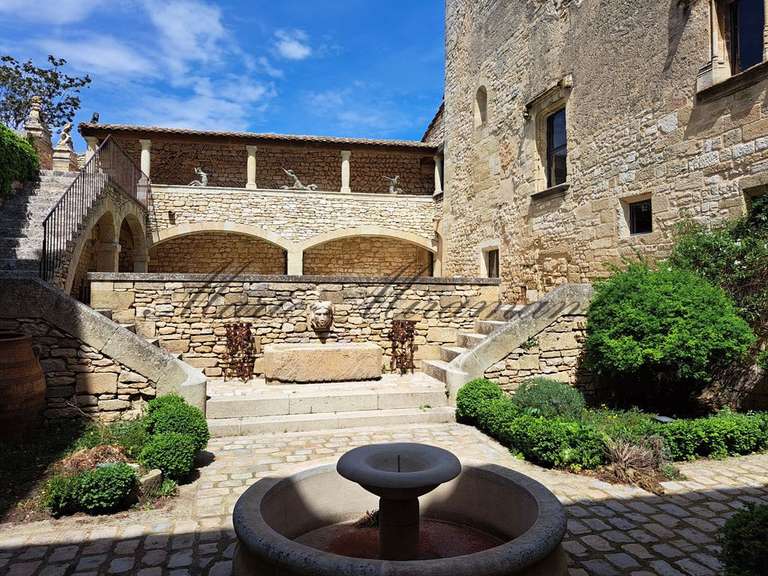 Castle Uzès - 7 bedrooms - 1500m²