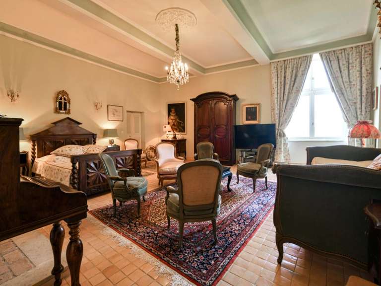 Château Uzès - 14 chambres - 1950m²