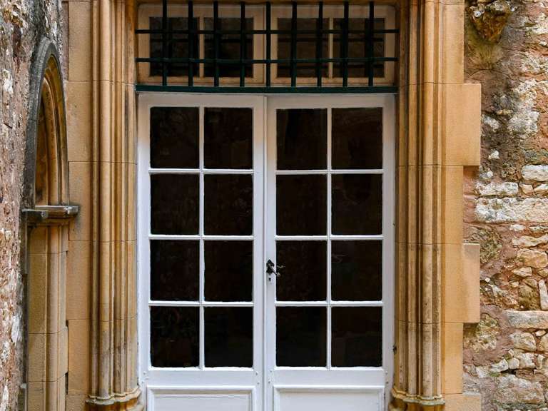 Château Uzès - 14 chambres - 1950m²