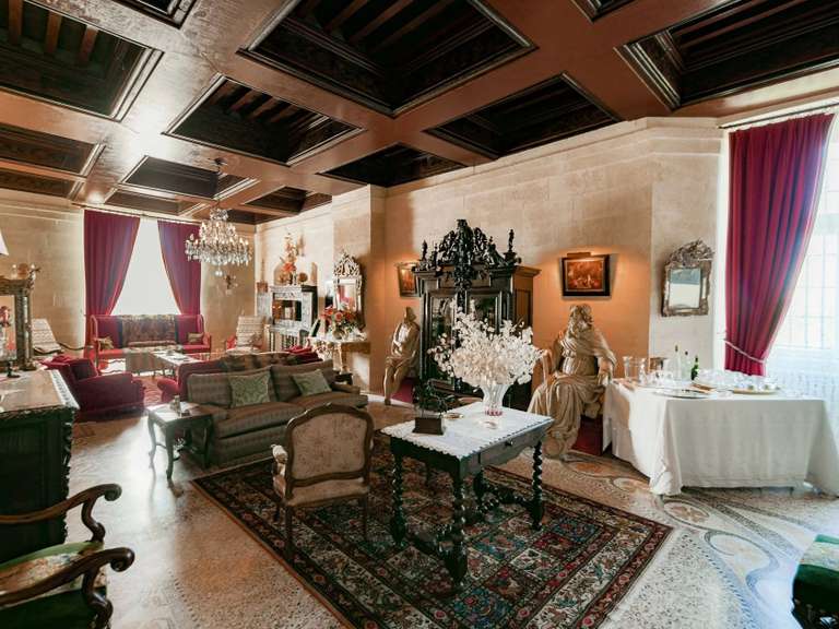 Château Uzès - 14 chambres - 1950m²