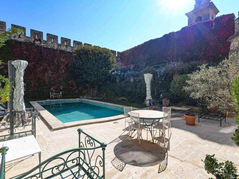 Château Uzès - 14 chambres - 1950m²