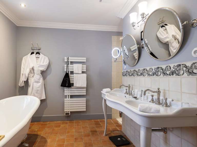 Château Uzès - 18 chambres - 2050m²