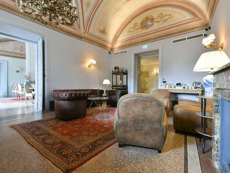 Castle Uzès - 18 bedrooms - 2050m²