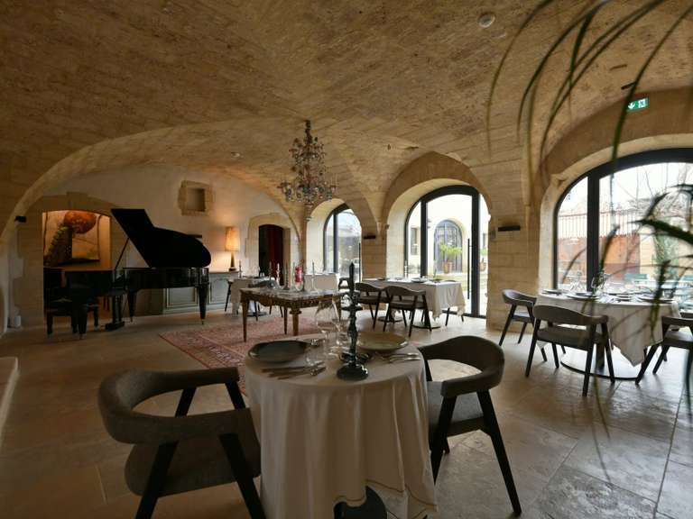 Château Uzès - 18 chambres - 2050m²