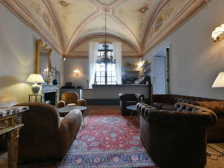 Château Uzès - 18 chambres - 2050m²