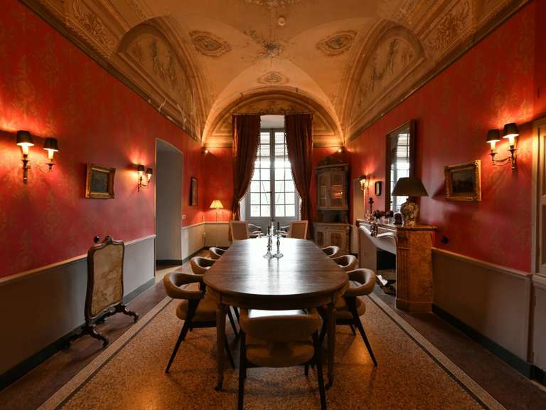 Château Uzès - 18 chambres - 2050m²