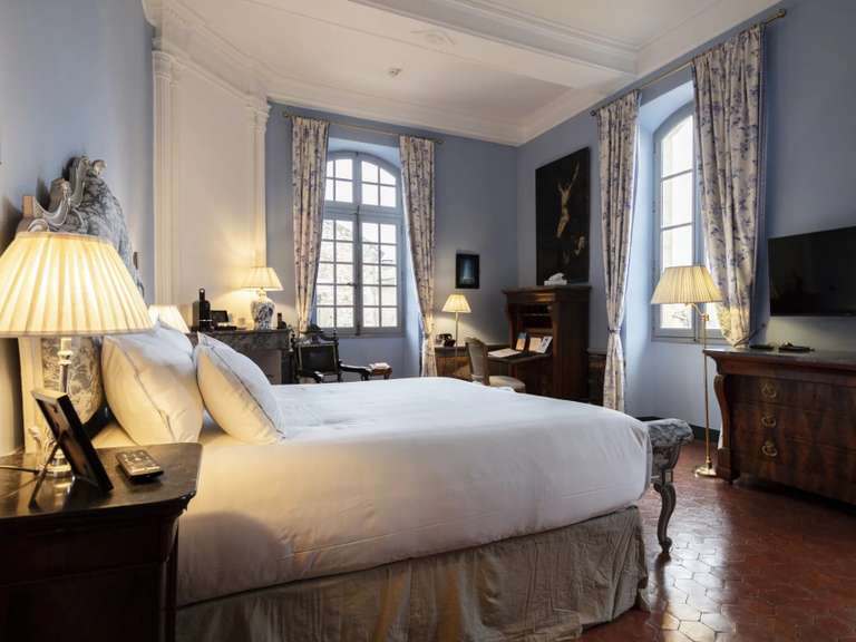 Château Uzès - 18 chambres - 2050m²