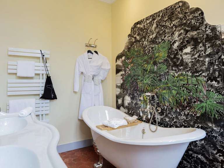 Château Uzès - 18 chambres - 2050m²