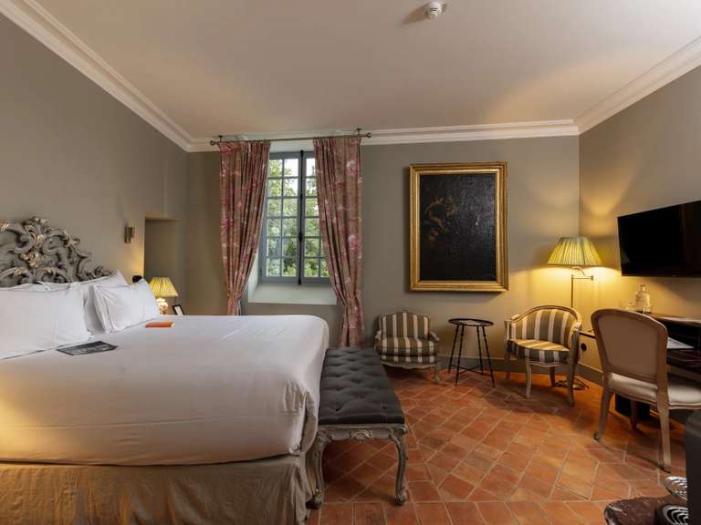 Château Uzès - 18 chambres - 2050m²