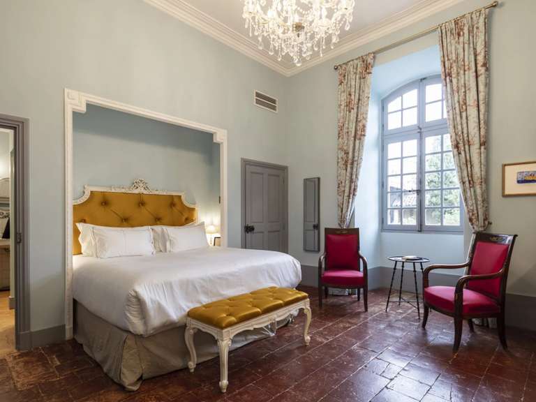 Château Uzès - 18 chambres - 2050m²