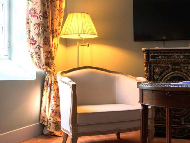 Château Uzès - 18 chambres - 2050m²