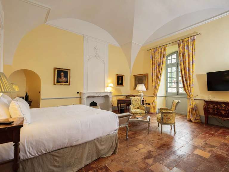 Château Uzès - 18 chambres - 2050m²
