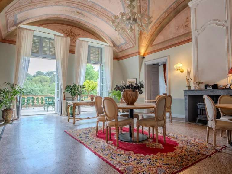 Castle Uzès - 22 bedrooms - 2500m²