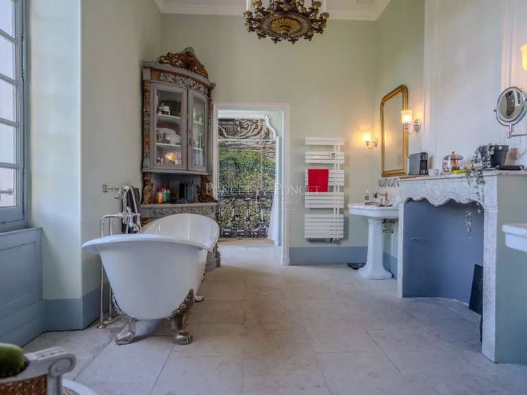 Castle Uzès - 22 bedrooms - 2500m²