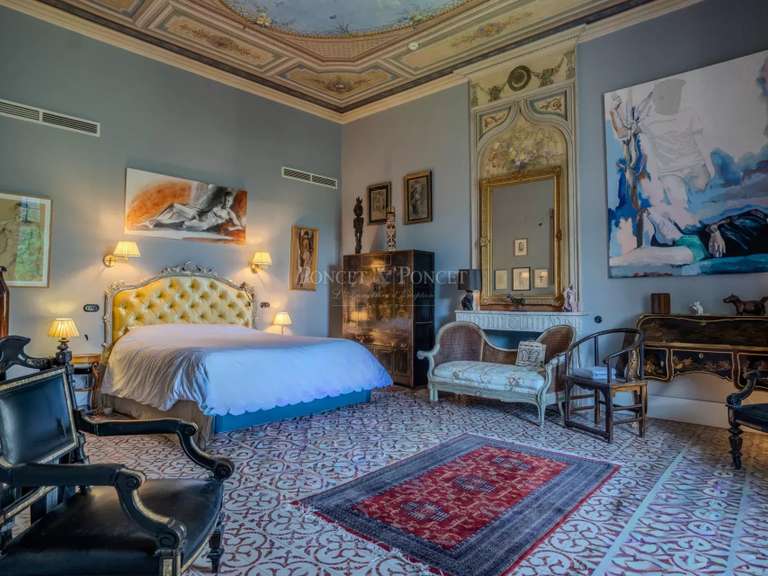 Castle Uzès - 22 bedrooms - 2500m²