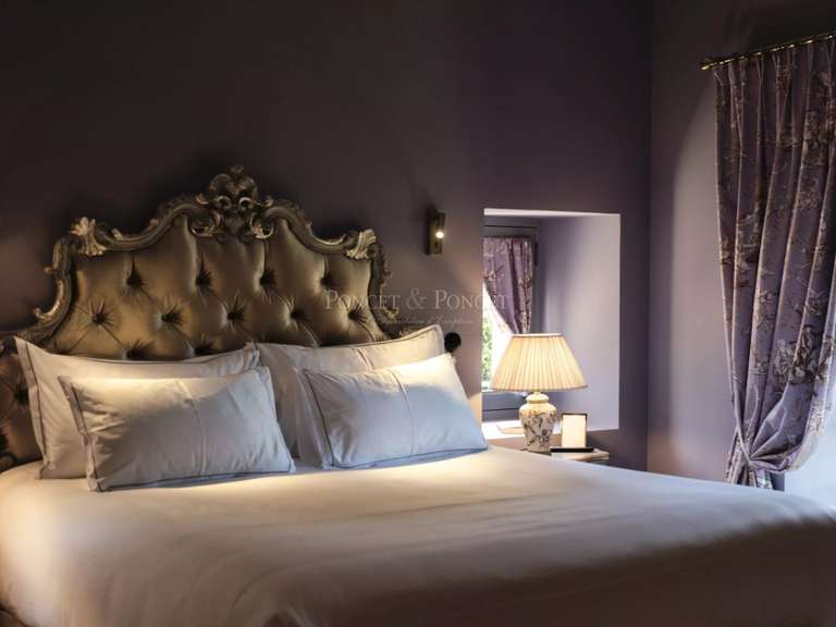 Château Uzès - 22 chambres - 2500m²