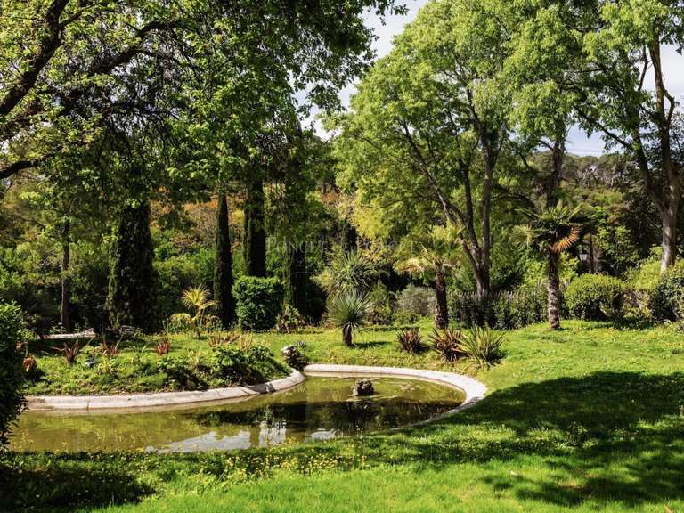 Château Uzès - 22 chambres - 2500m²