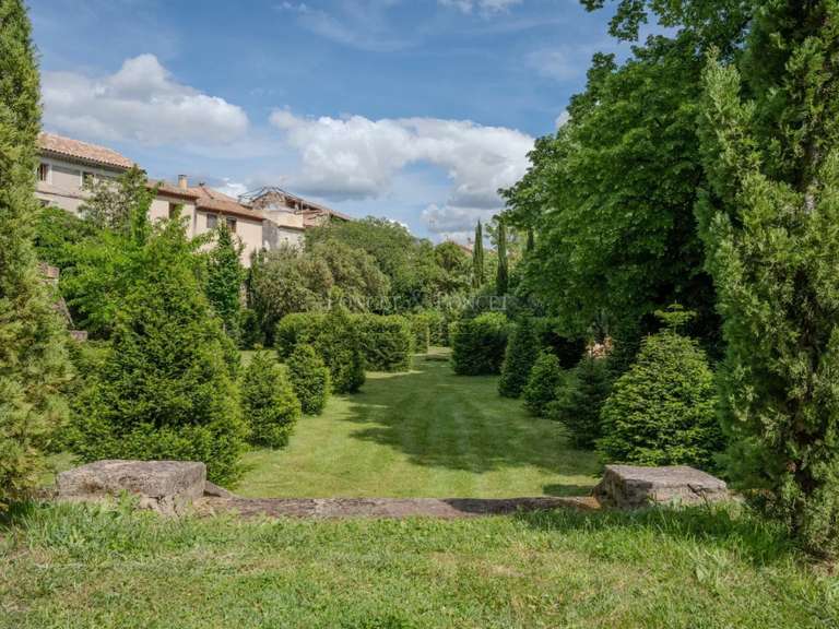 Castle Uzès - 22 bedrooms - 2500m²