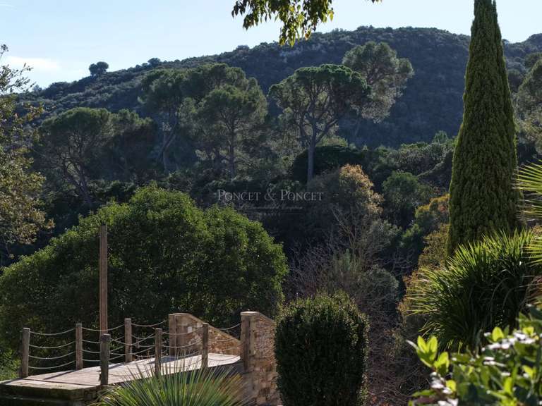 Château Uzès - 22 chambres - 2500m²
