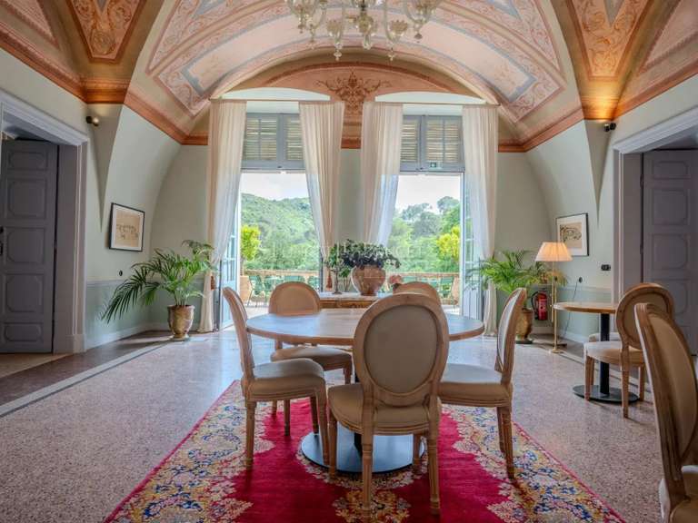 Castle Uzès - 22 bedrooms - 2500m²