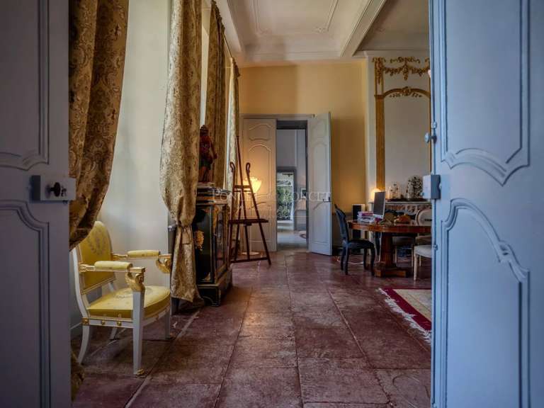 Castle Uzès - 22 bedrooms - 2500m²