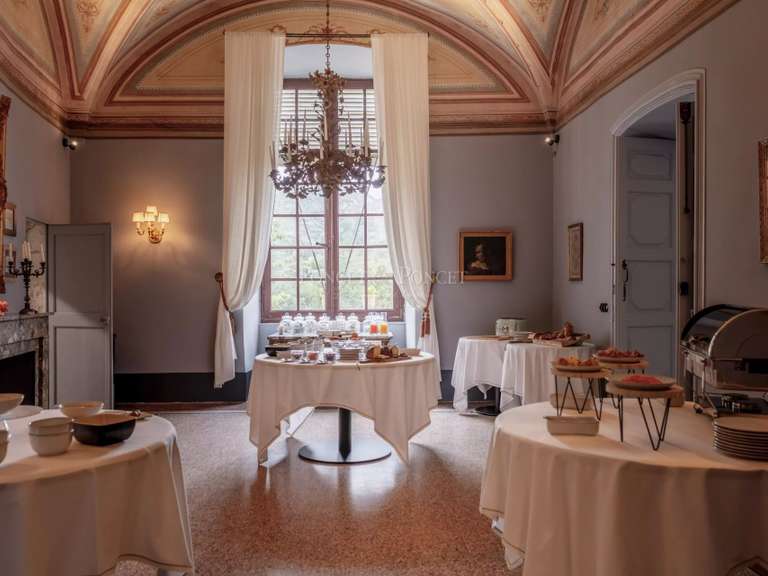 Château Uzès - 22 chambres - 2500m²