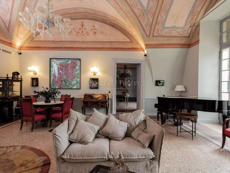 Château Uzès - 22 chambres - 2500m²