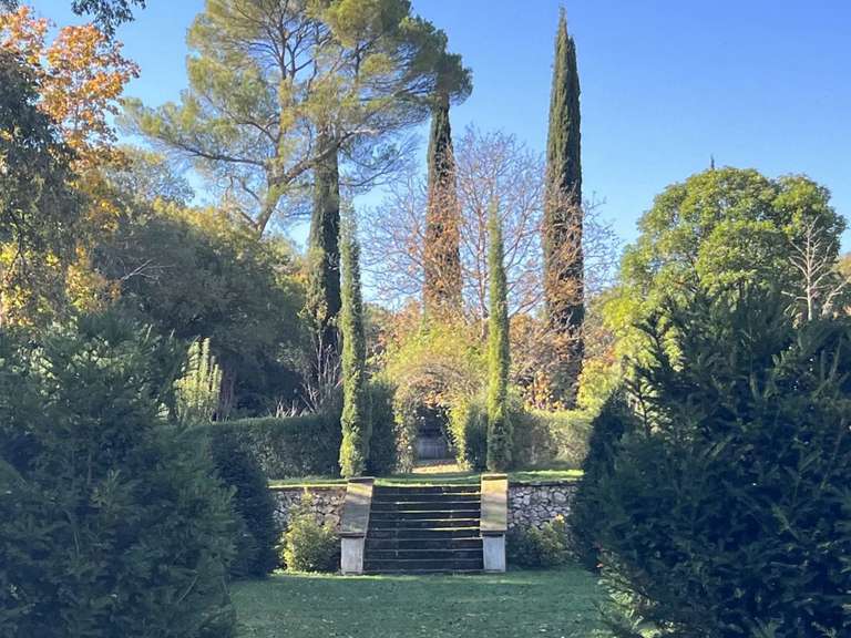Château Uzès - 22 chambres - 2500m²