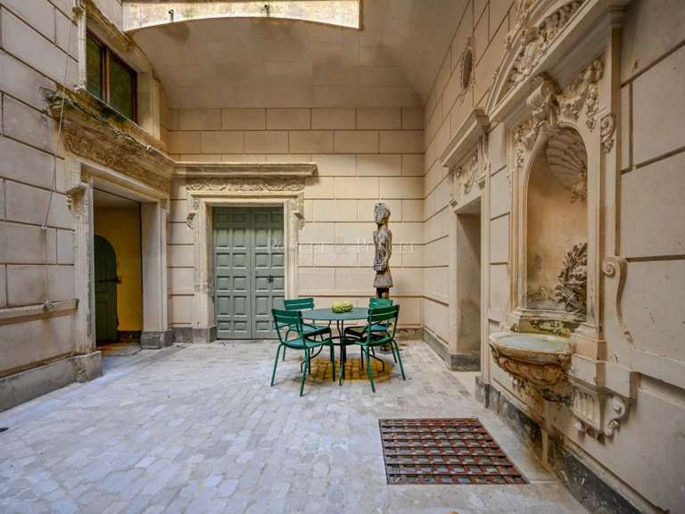 Castle Uzès - 22 bedrooms - 2500m²