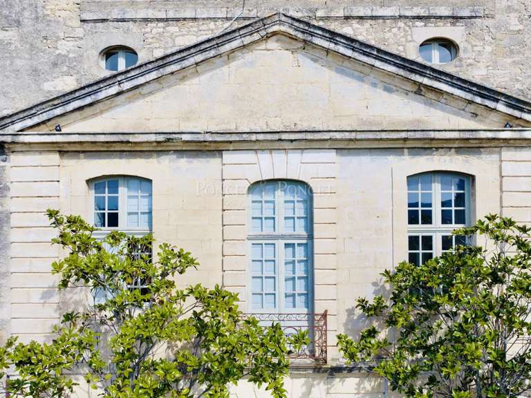 Château Uzès - 9 chambres - 1400m²