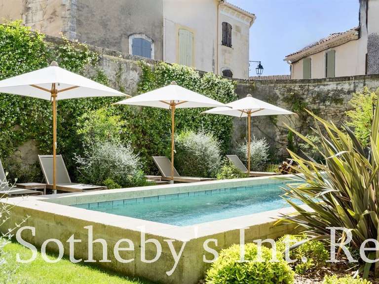 Château Uzès - 11 chambres - 1120m²