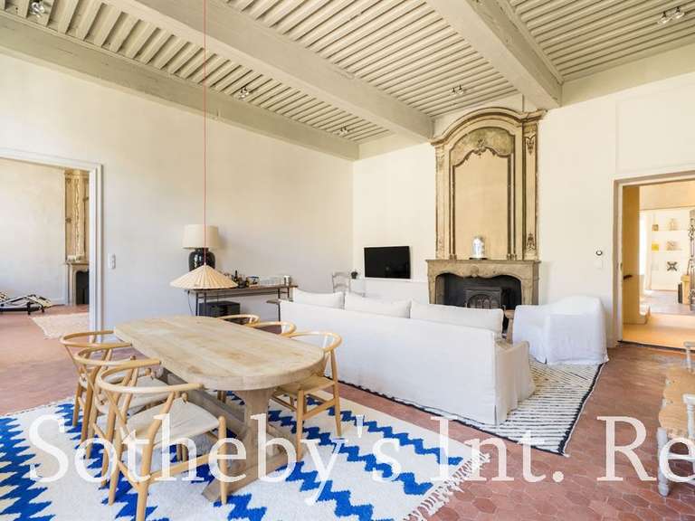 Château Uzès - 11 chambres - 1120m²